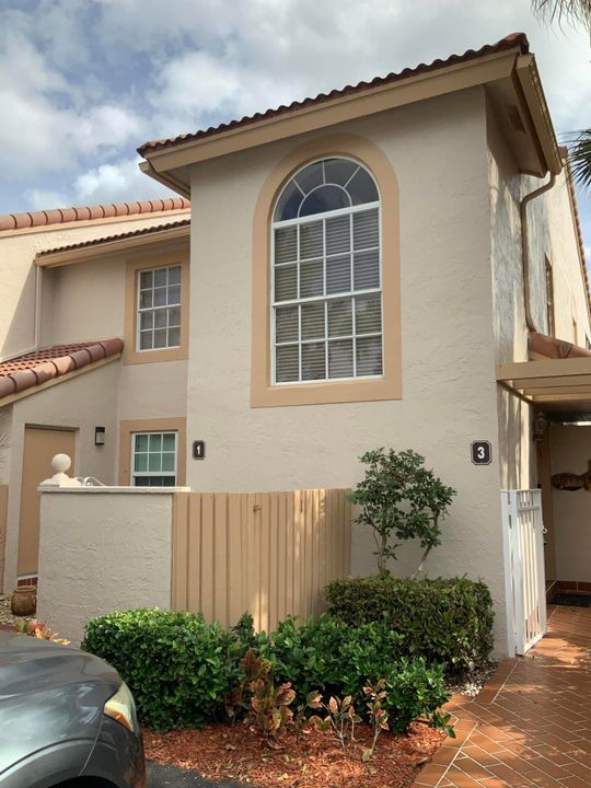 For Sale: $355,900 (3 beds, 2 baths, 1575 Square Feet)