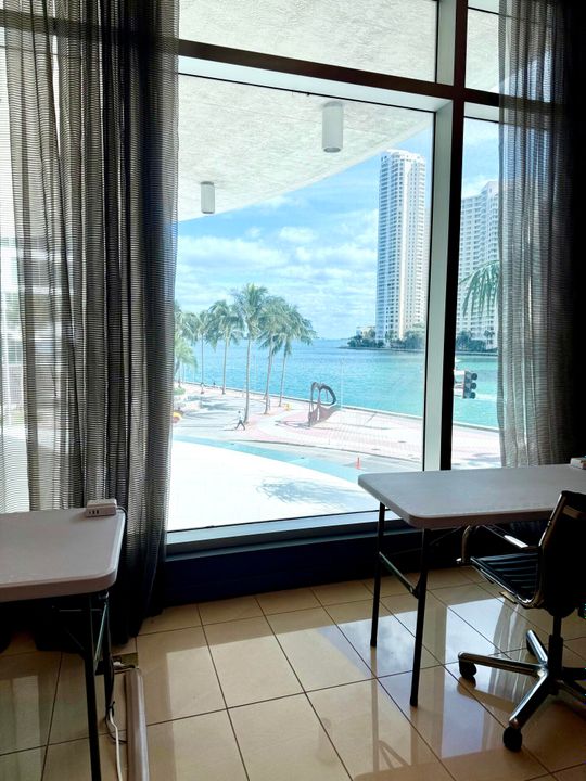 合同活跃: $335,000 (1 贝兹, 1 浴室, 539 平方英尺)