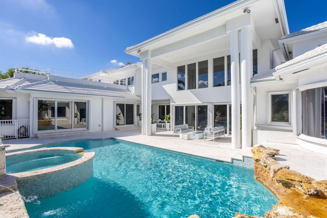 For Sale: $4,250,000 (5 beds, 7 baths, 6165 Square Feet)