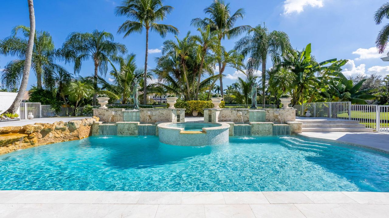 For Sale: $4,250,000 (5 beds, 7 baths, 6165 Square Feet)