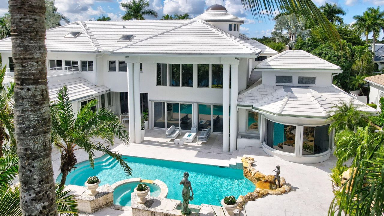 For Sale: $4,250,000 (5 beds, 7 baths, 6165 Square Feet)