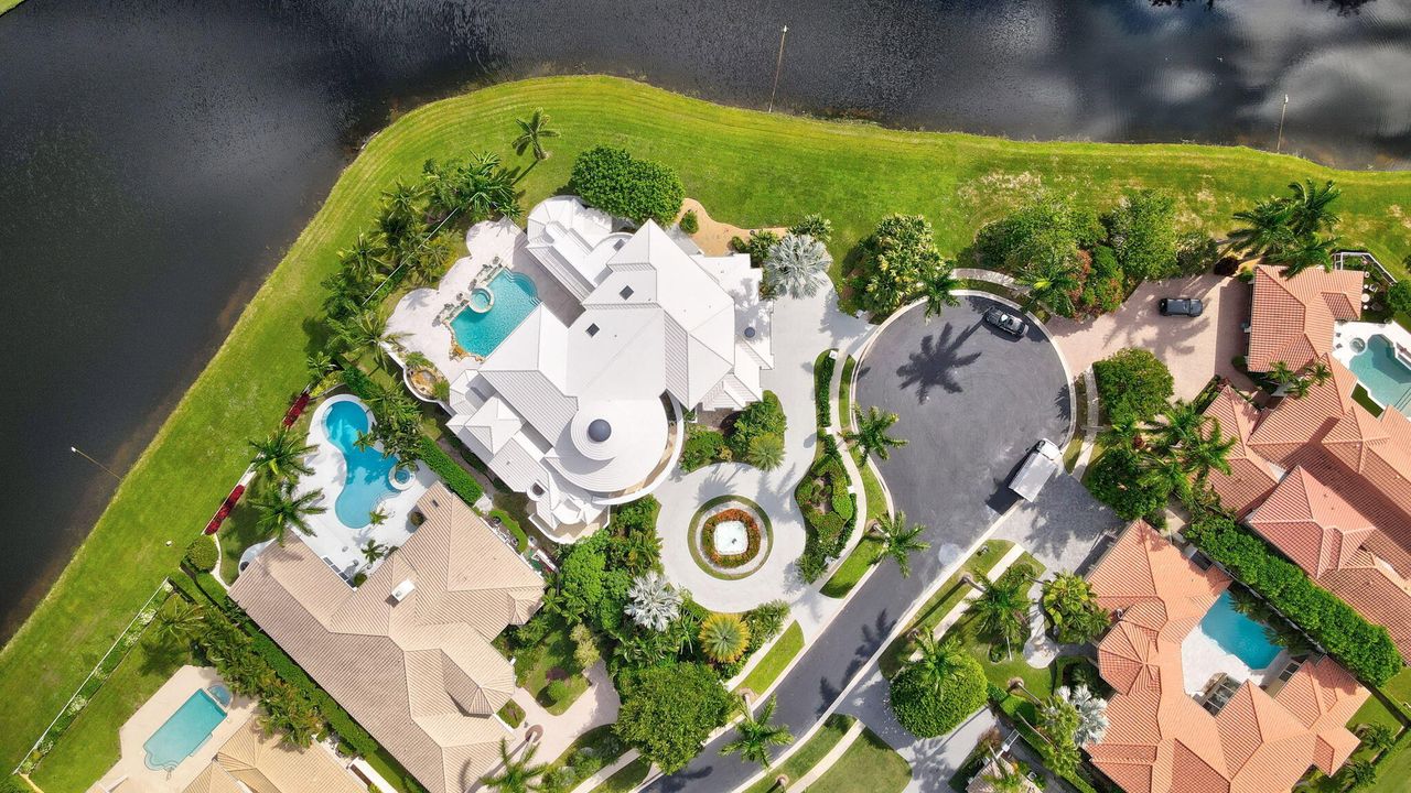 For Sale: $4,250,000 (5 beds, 7 baths, 6165 Square Feet)