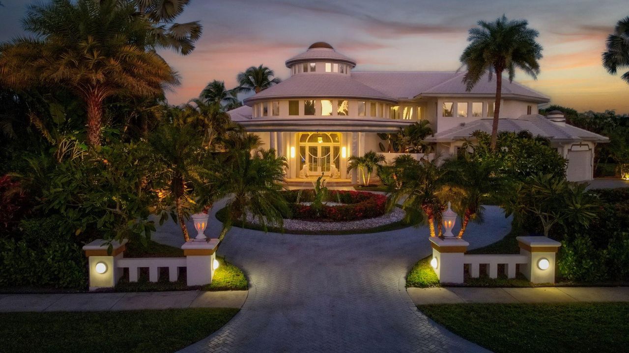 For Sale: $4,250,000 (5 beds, 7 baths, 6165 Square Feet)