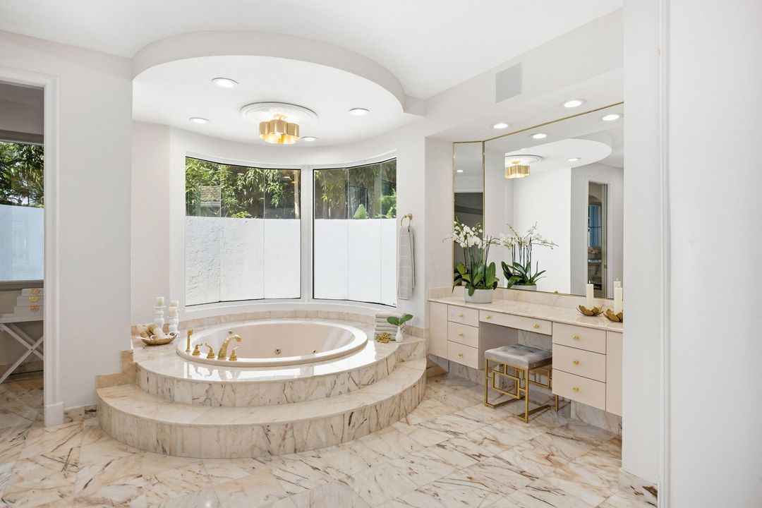 For Sale: $4,250,000 (5 beds, 7 baths, 6165 Square Feet)