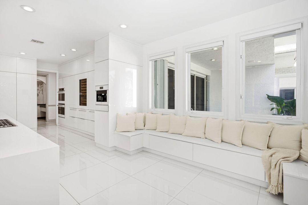 For Sale: $4,250,000 (5 beds, 7 baths, 6165 Square Feet)