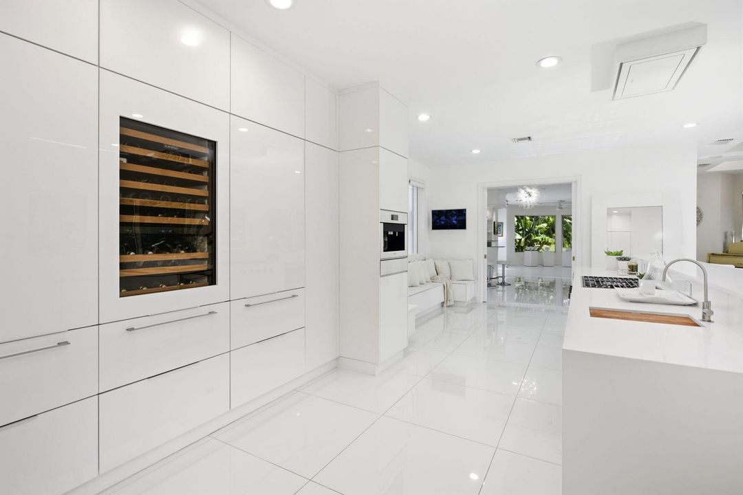 For Sale: $4,250,000 (5 beds, 7 baths, 6165 Square Feet)