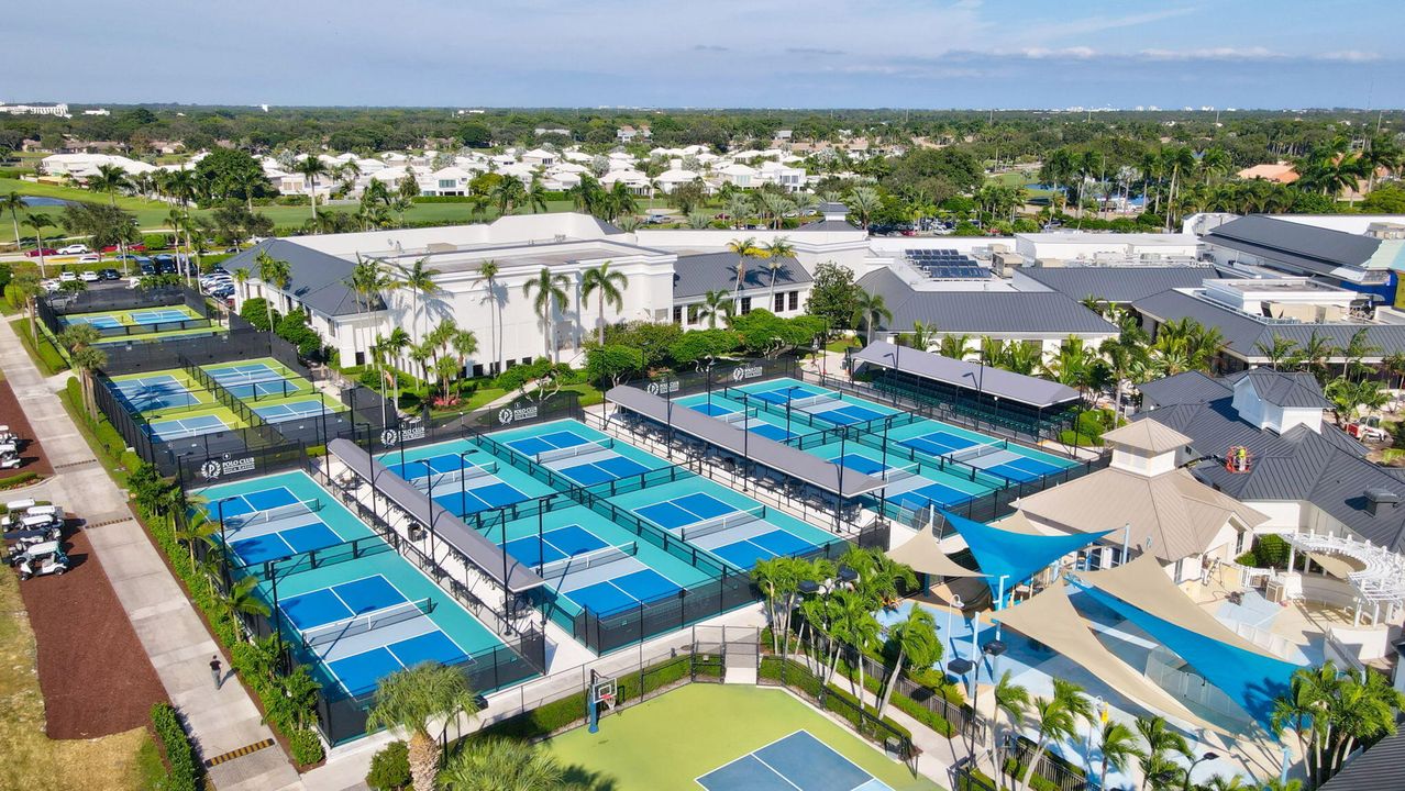 For Sale: $4,250,000 (5 beds, 7 baths, 6165 Square Feet)