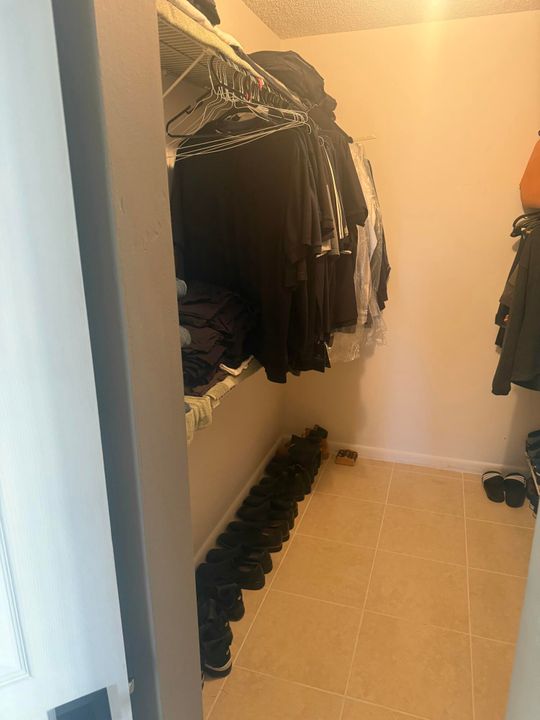 En Venta: $329,000 (2 camas, 2 baños, 1379 Pies cuadrados)