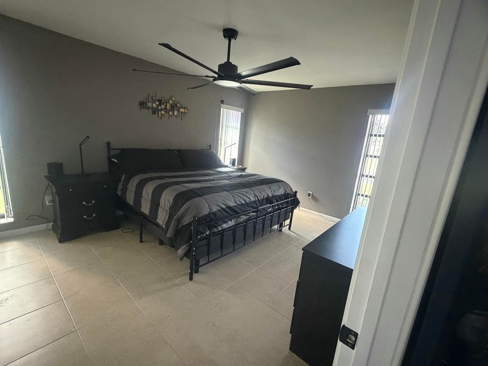 En Venta: $329,000 (2 camas, 2 baños, 1379 Pies cuadrados)