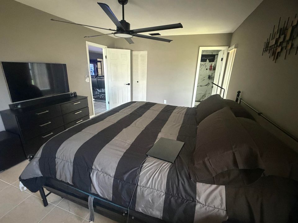 En Venta: $329,000 (2 camas, 2 baños, 1379 Pies cuadrados)