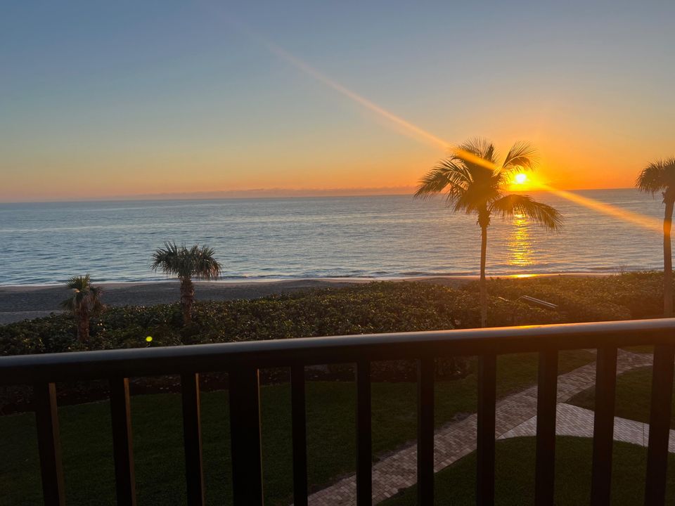 For Sale: $929,000 (2 beds, 2 baths, 1270 Square Feet)