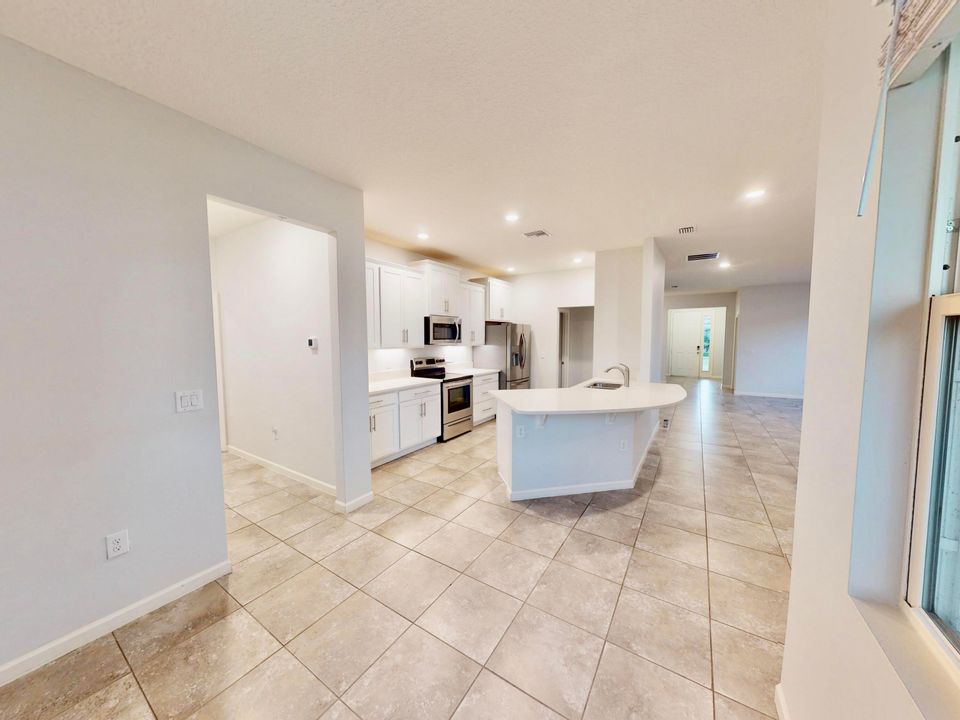 En Renta: $2,950 (4 camas, 2 baños, 2076 Pies cuadrados)