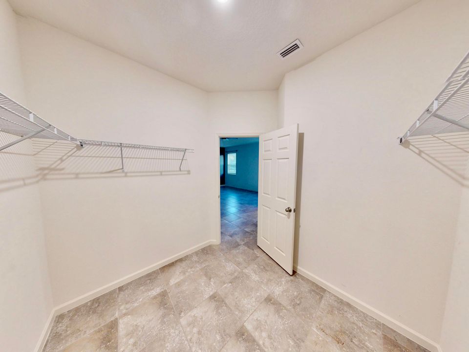 En Renta: $2,950 (4 camas, 2 baños, 2076 Pies cuadrados)