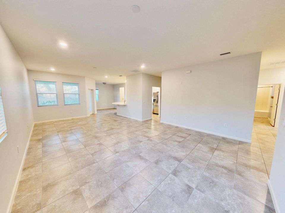 En Renta: $2,950 (4 camas, 2 baños, 2076 Pies cuadrados)