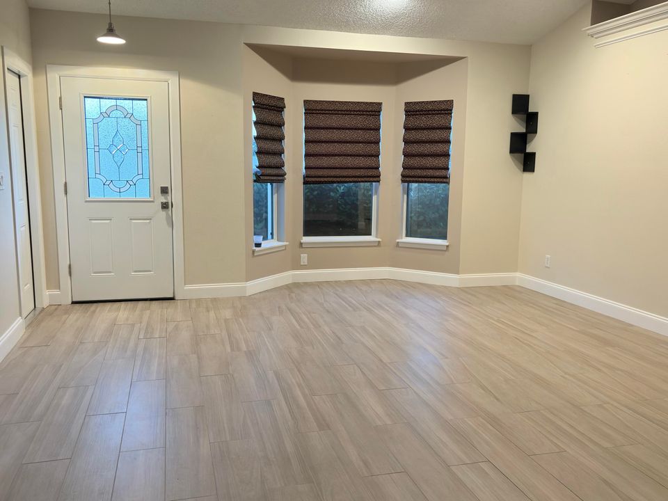 For Rent: $2,300 (3 beds, 2 baths, 1366 Square Feet)