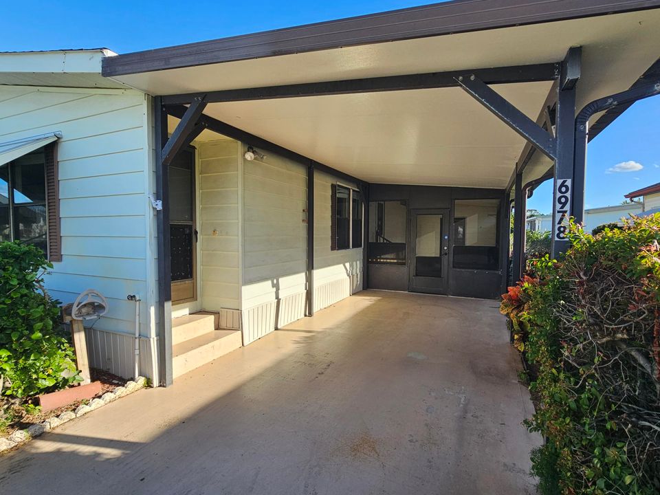 Под контрактом: $140,000 (2 спален, 2 ванн, 1292 Квадратных фут)