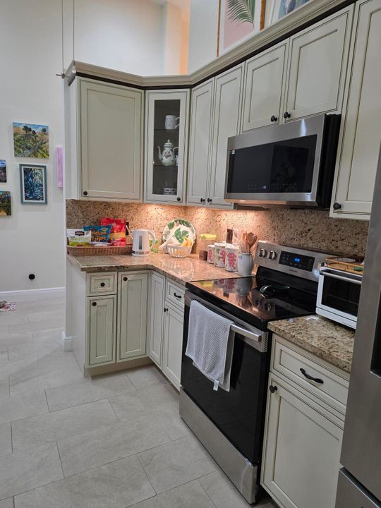 For Rent: $3,000 (2 beds, 2 baths, 1389 Square Feet)