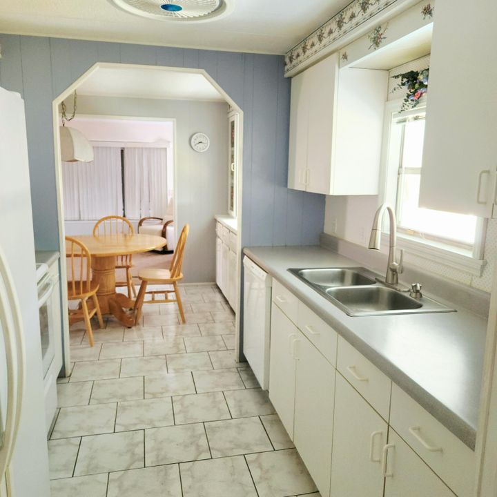 For Sale: $65,000 (2 beds, 2 baths, 1400 Square Feet)