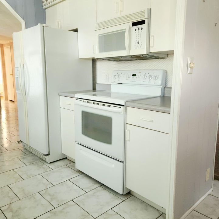 For Sale: $65,000 (2 beds, 2 baths, 1400 Square Feet)