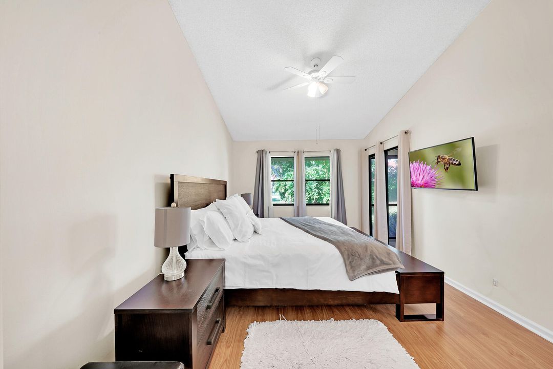 For Sale: $194,999 (2 beds, 2 baths, 1062 Square Feet)