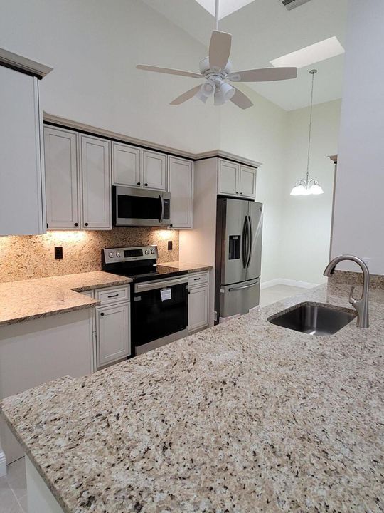 For Rent: $3,000 (2 beds, 2 baths, 1389 Square Feet)