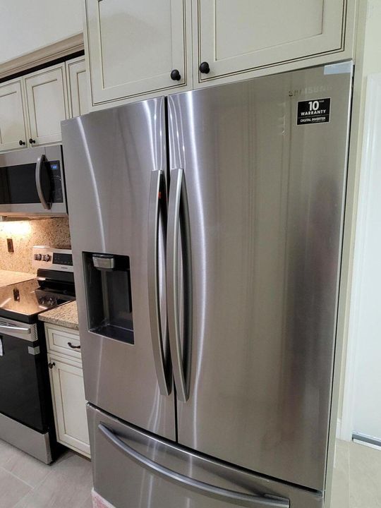 For Rent: $3,000 (2 beds, 2 baths, 1389 Square Feet)