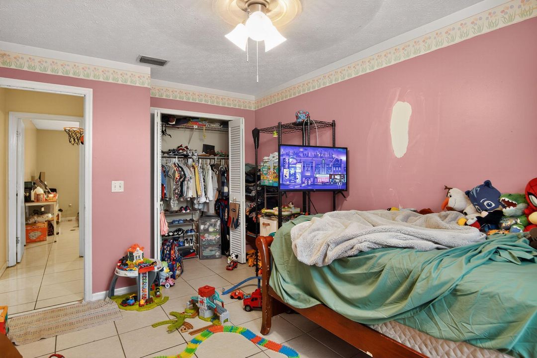 For Sale: $383,000 (4 beds, 2 baths, 1619 Square Feet)