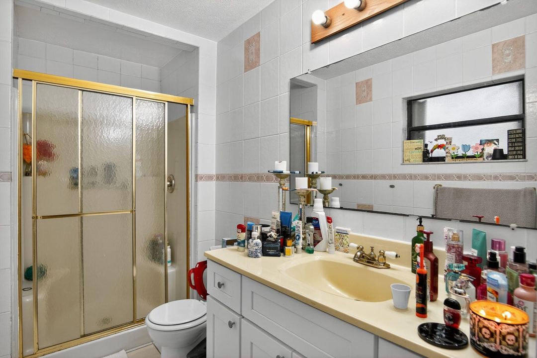 For Sale: $383,000 (4 beds, 2 baths, 1619 Square Feet)