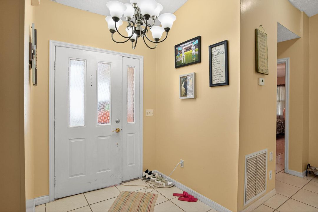 For Sale: $383,000 (4 beds, 2 baths, 1619 Square Feet)