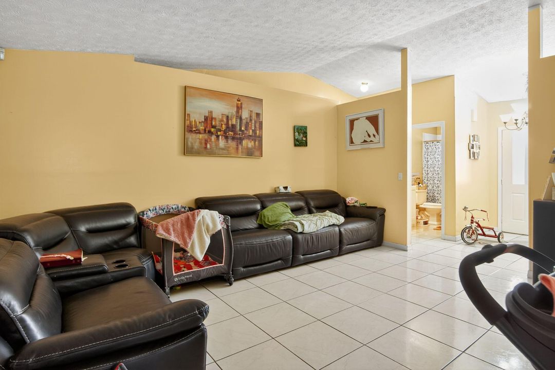 For Sale: $383,000 (4 beds, 2 baths, 1619 Square Feet)