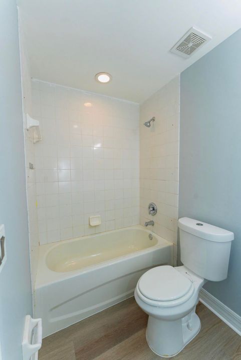 For Sale: $299,999 (3 beds, 2 baths, 1677 Square Feet)