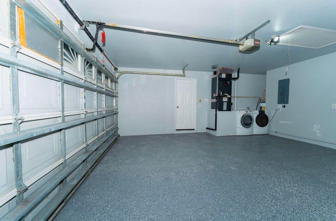 For Sale: $299,999 (3 beds, 2 baths, 1677 Square Feet)