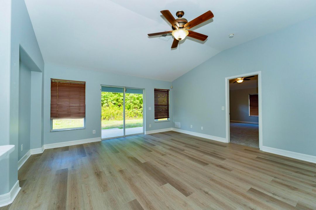 For Sale: $299,999 (3 beds, 2 baths, 1677 Square Feet)