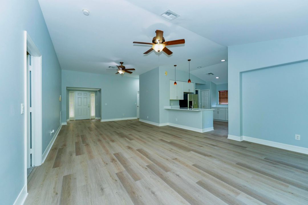 For Sale: $299,999 (3 beds, 2 baths, 1677 Square Feet)