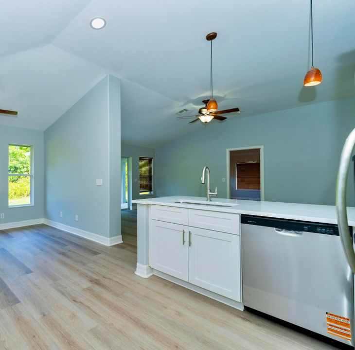 For Sale: $299,999 (3 beds, 2 baths, 1677 Square Feet)