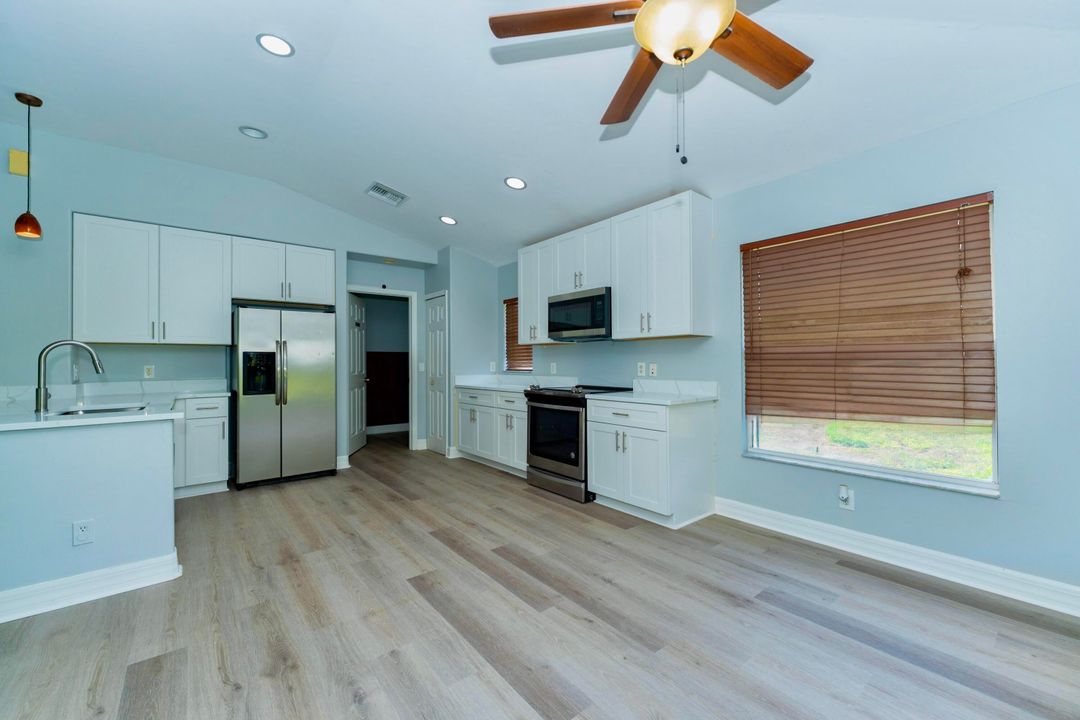 For Sale: $299,999 (3 beds, 2 baths, 1677 Square Feet)