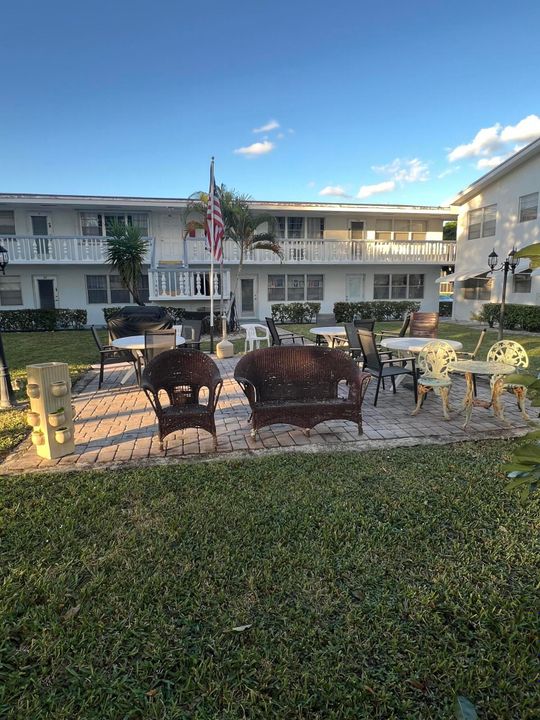 For Sale: $69,900 (1 beds, 1 baths, 532 Square Feet)