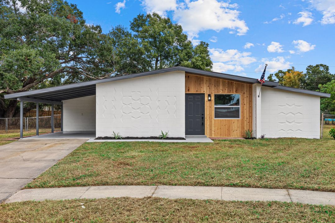 Vendido Recientemente: $339,999 (4 camas, 2 baños, 1121 Pies cuadrados)