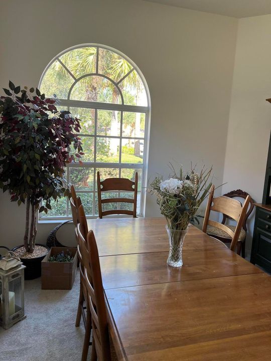 En Renta: $3,275 (3 camas, 2 baños, 1988 Pies cuadrados)