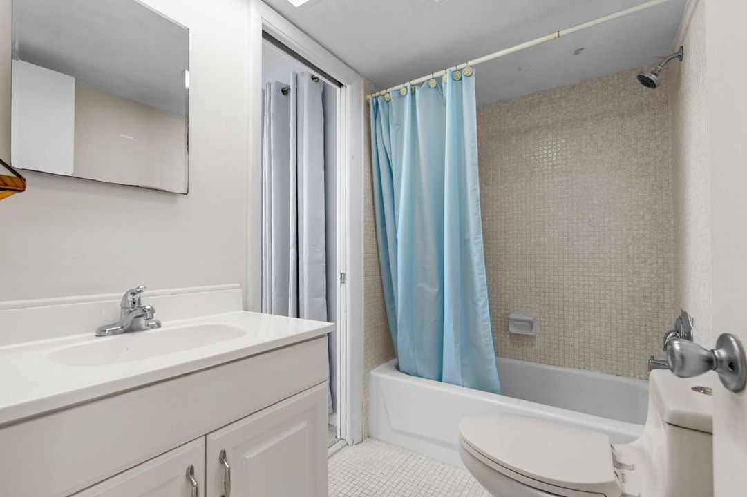 For Sale: $195,000 (1 beds, 1 baths, 670 Square Feet)