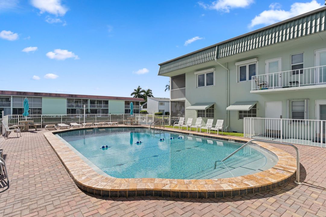 For Sale: $195,000 (1 beds, 1 baths, 670 Square Feet)