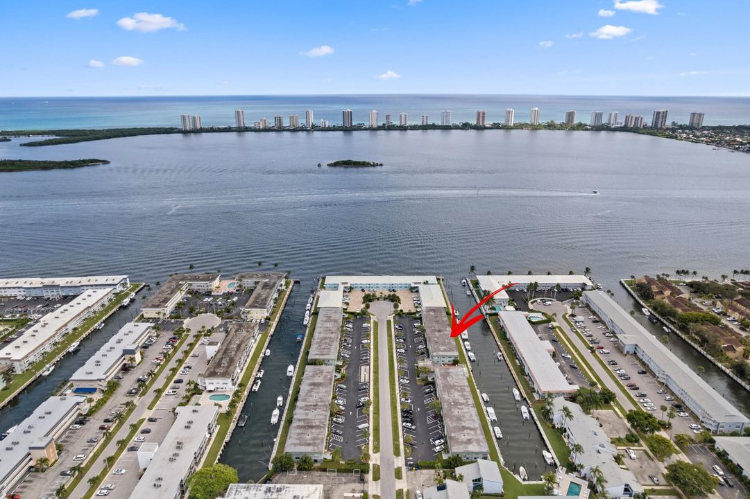 For Sale: $195,000 (1 beds, 1 baths, 670 Square Feet)