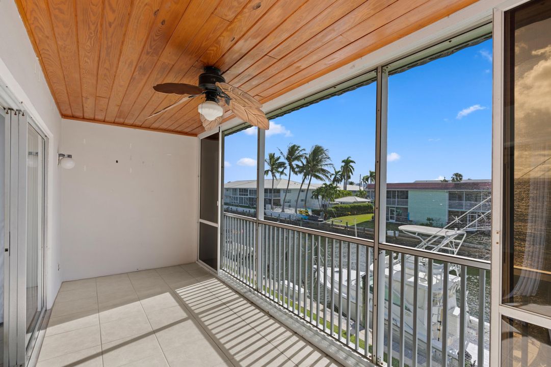 For Sale: $195,000 (1 beds, 1 baths, 670 Square Feet)