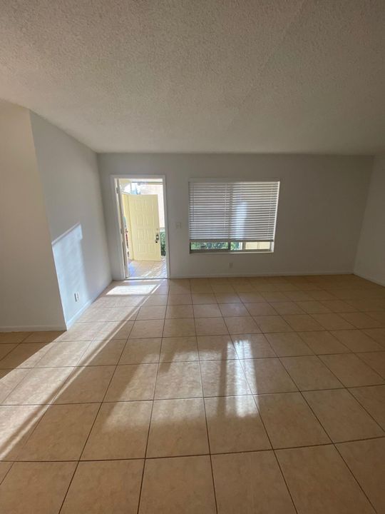 En Renta: $1,800 (2 camas, 1 baños, 991 Pies cuadrados)