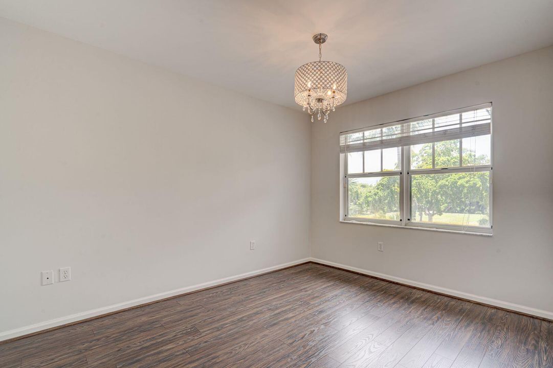 合同活跃: $3,395 (3 贝兹, 2 浴室, 1650 平方英尺)