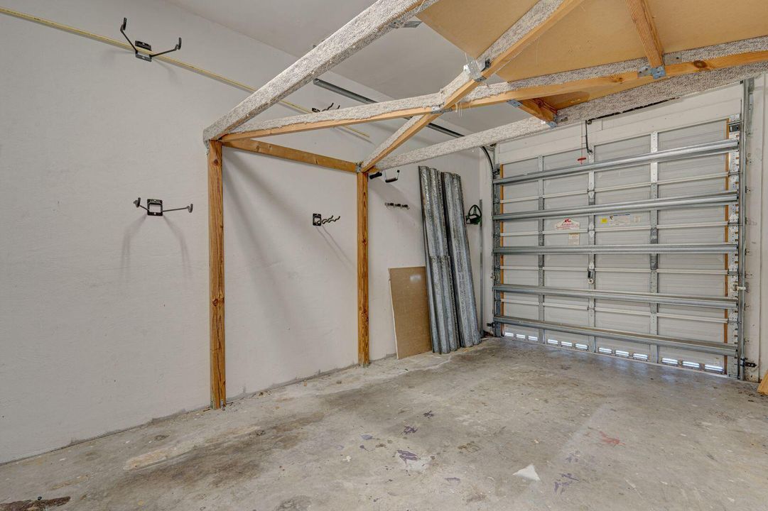 合同活跃: $3,395 (3 贝兹, 2 浴室, 1650 平方英尺)