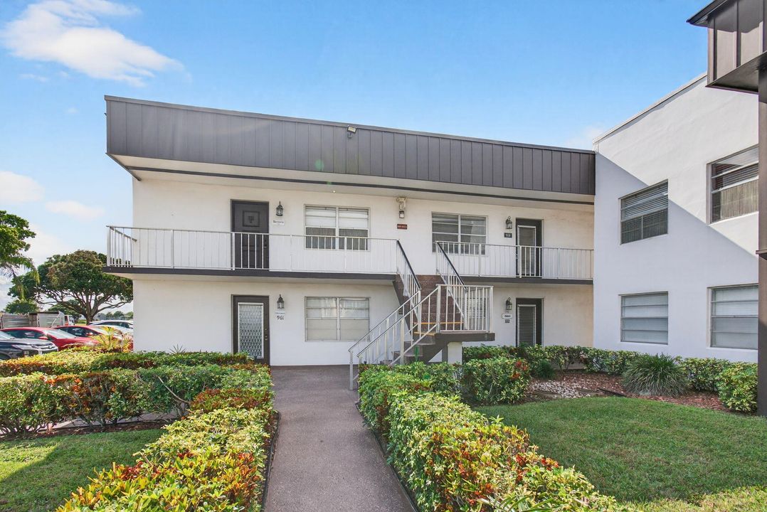 Active With Contract: $120,000 (2 beds, 2 baths, 907 Square Feet)