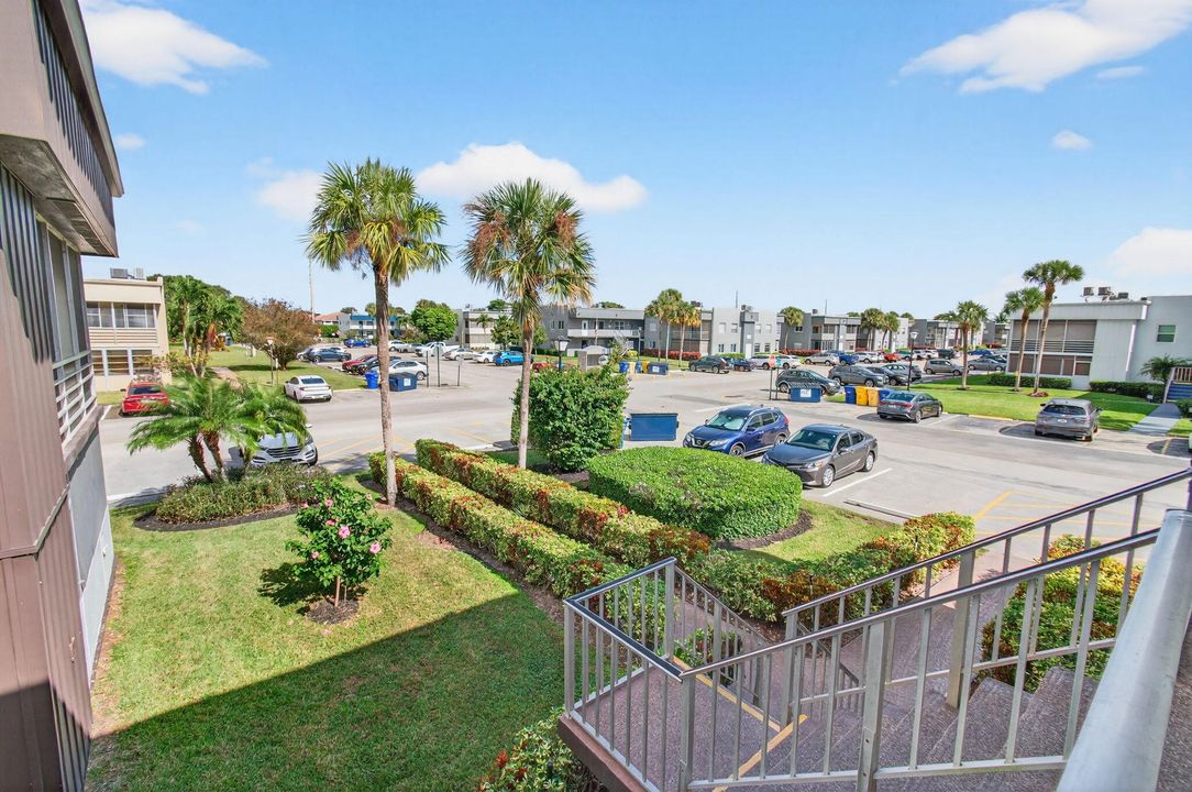 Active With Contract: $120,000 (2 beds, 2 baths, 907 Square Feet)