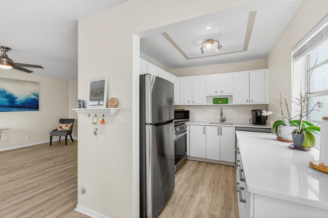 Active With Contract: $120,000 (2 beds, 2 baths, 907 Square Feet)