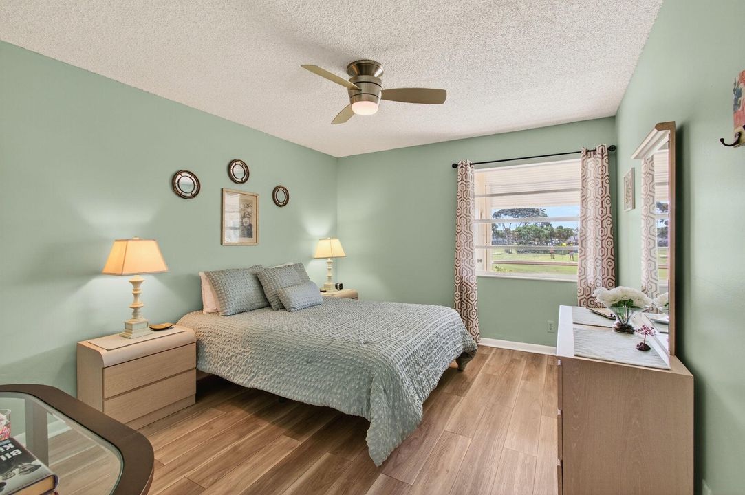 Active With Contract: $120,000 (2 beds, 2 baths, 907 Square Feet)